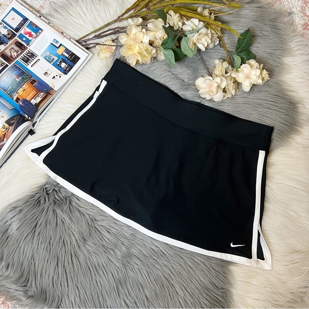 Nike Black White Piping Women’s Performance Tennis Mini Skort Sz L